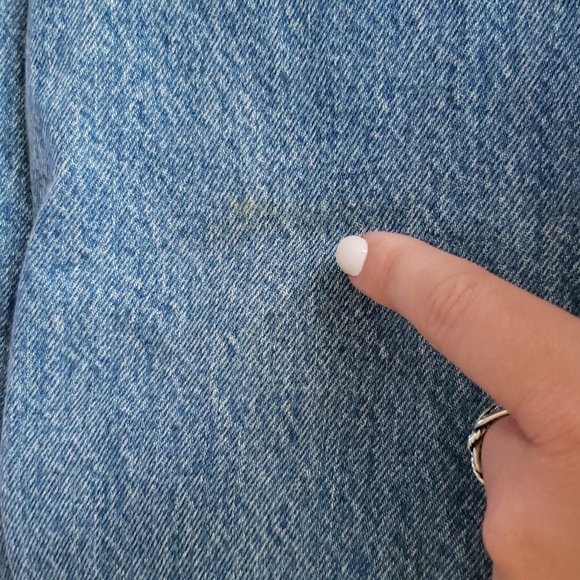 Levi's 501 medium wash straight leg jeans, quality denim, and button fly. - Picture 10 of 11